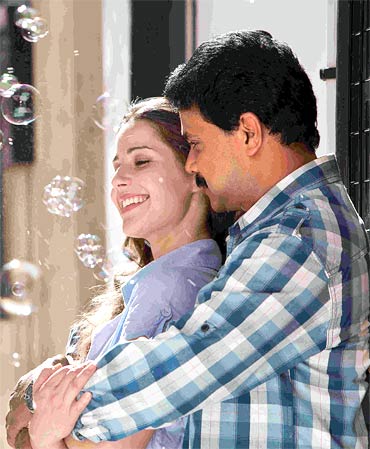 Aarezhuthi Spanish Masala Mp3 MB
